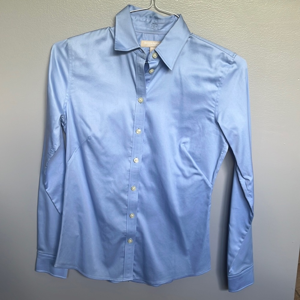 Banana Republic blue button down work shirt size 2.